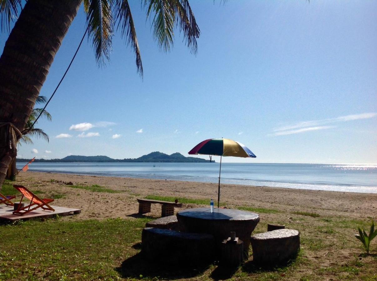 Ban Tawansongfa Hotell Lang Suan Exteriör bild