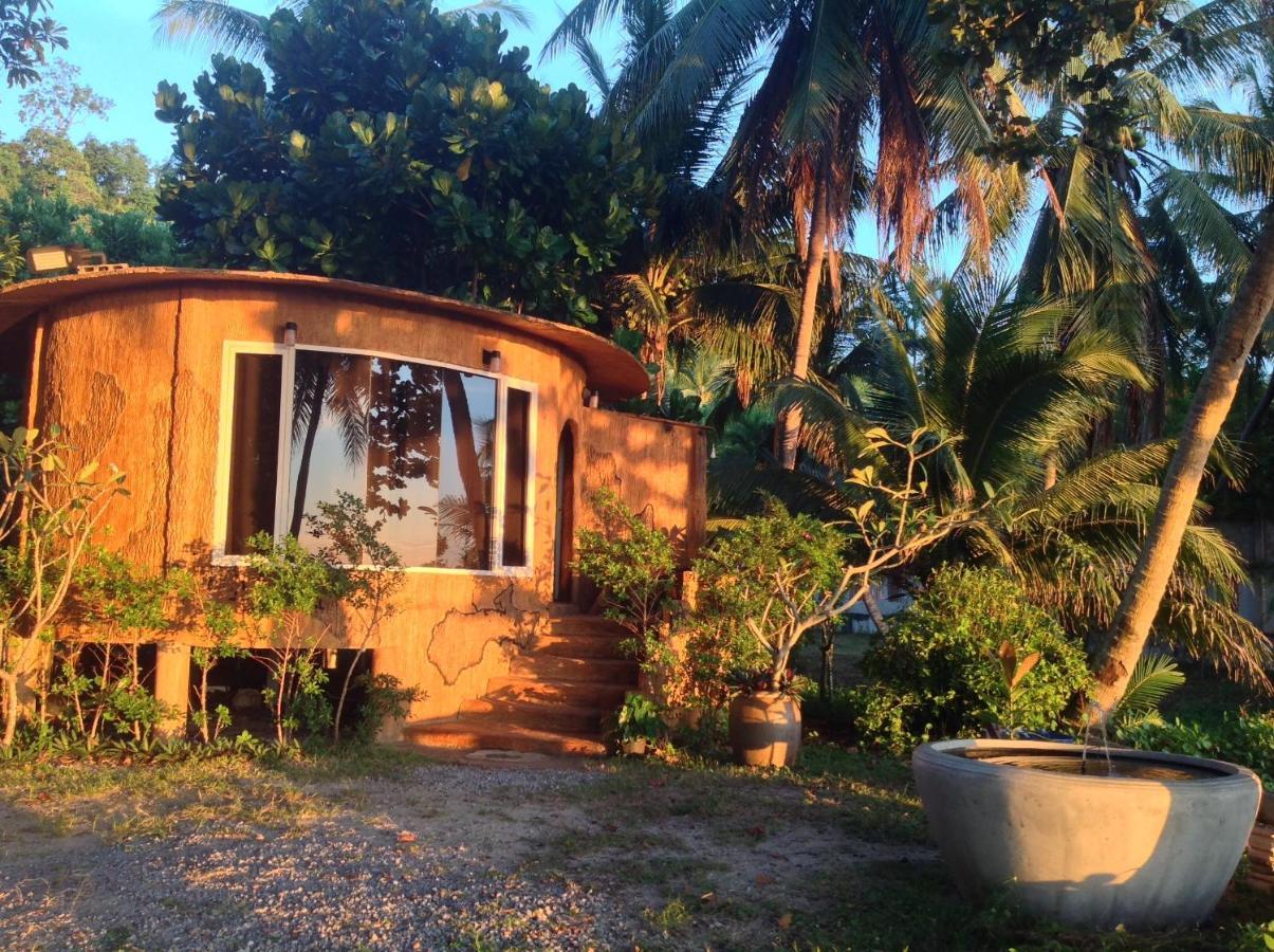 Ban Tawansongfa Hotell Lang Suan Exteriör bild