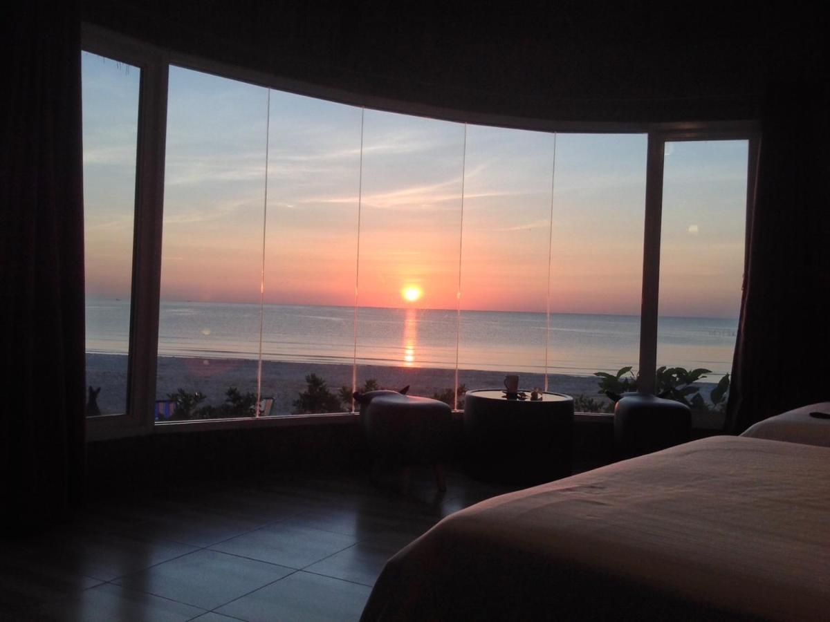 Ban Tawansongfa Hotell Lang Suan Exteriör bild