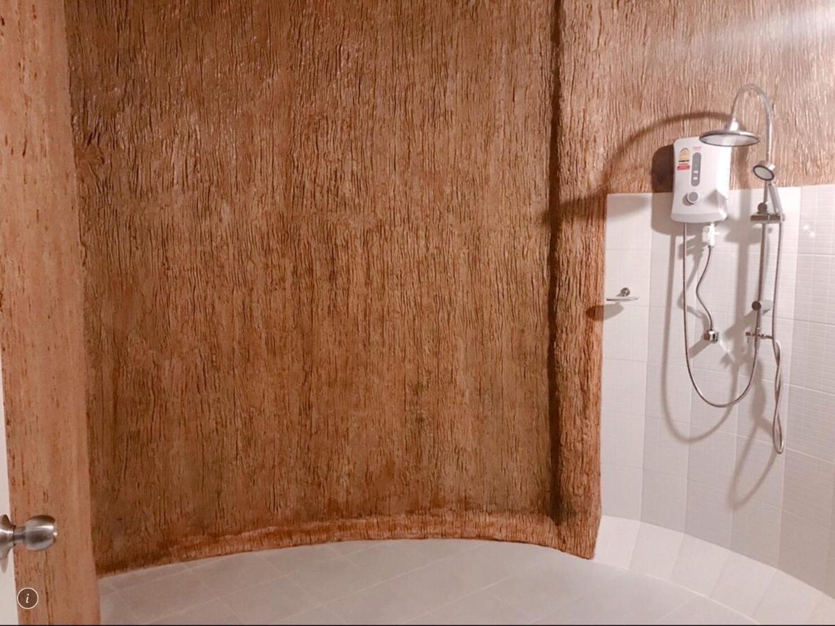Ban Tawansongfa Hotell Lang Suan Exteriör bild
