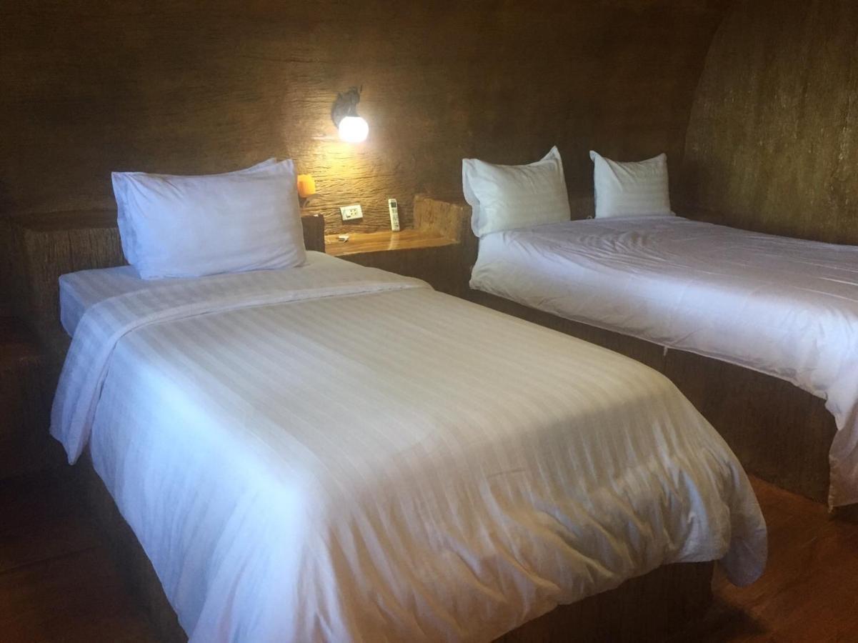 Ban Tawansongfa Hotell Lang Suan Exteriör bild