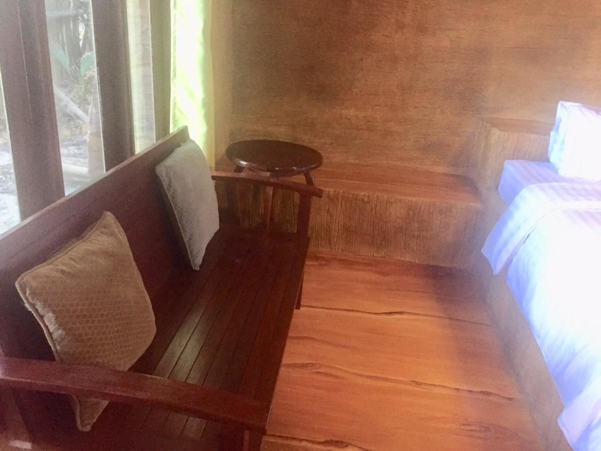 Ban Tawansongfa Hotell Lang Suan Exteriör bild