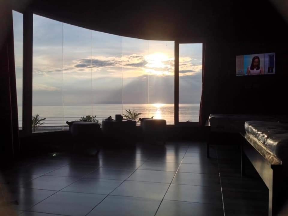 Ban Tawansongfa Hotell Lang Suan Exteriör bild