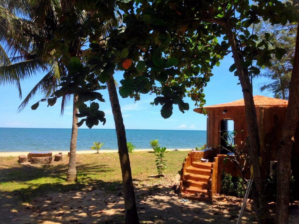 Ban Tawansongfa Hotell Lang Suan Exteriör bild